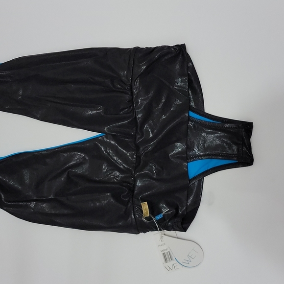 Deep V Plunging Neckline One piece Swimsuit - Picture 3 of 8